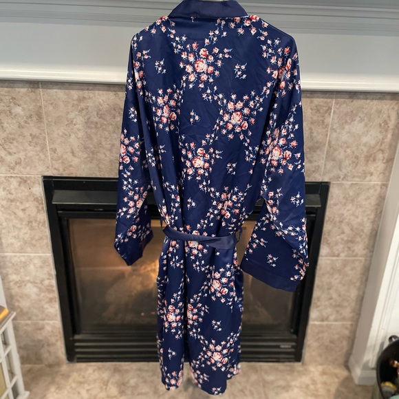 Navy floral one size fits most plus size robe - Picture 3 of 3